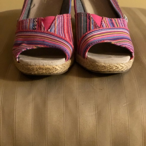 Toms Wedge Striped Heels Size 7.5 - Picture 2 of 4